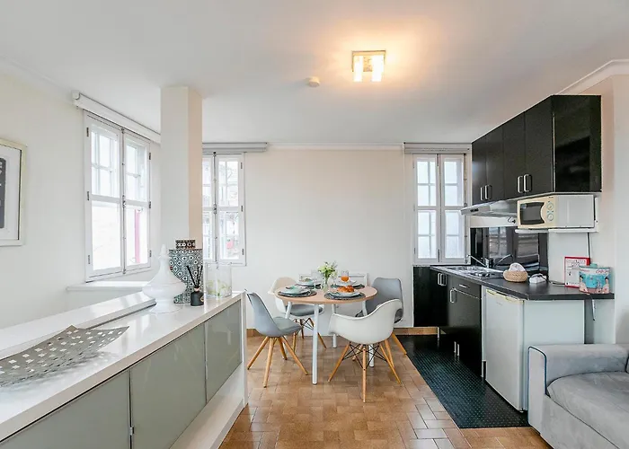 Stunning Clerigos Duplex In The Heart Of * Porto