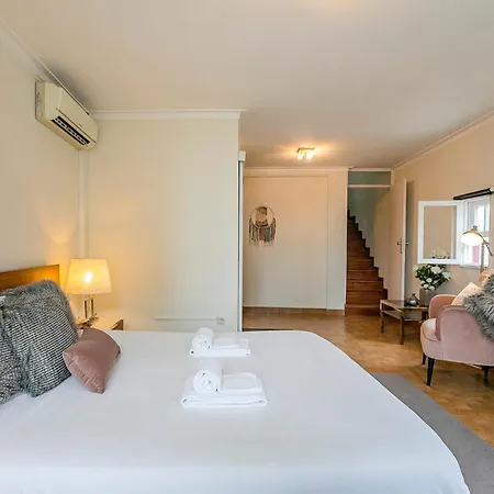 Stunning Clerigos Duplex In The Heart Of Lägenhet