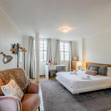 Апартаменты Stunning Clerigos Duplex In The Heart Of *