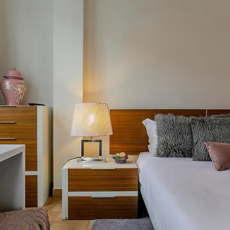 Stunning Clerigos Duplex In The Heart Of Porto
