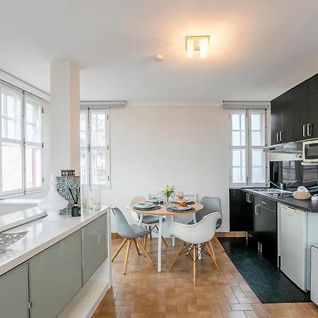 Spacious Duplex In The Heart Of * Oporto